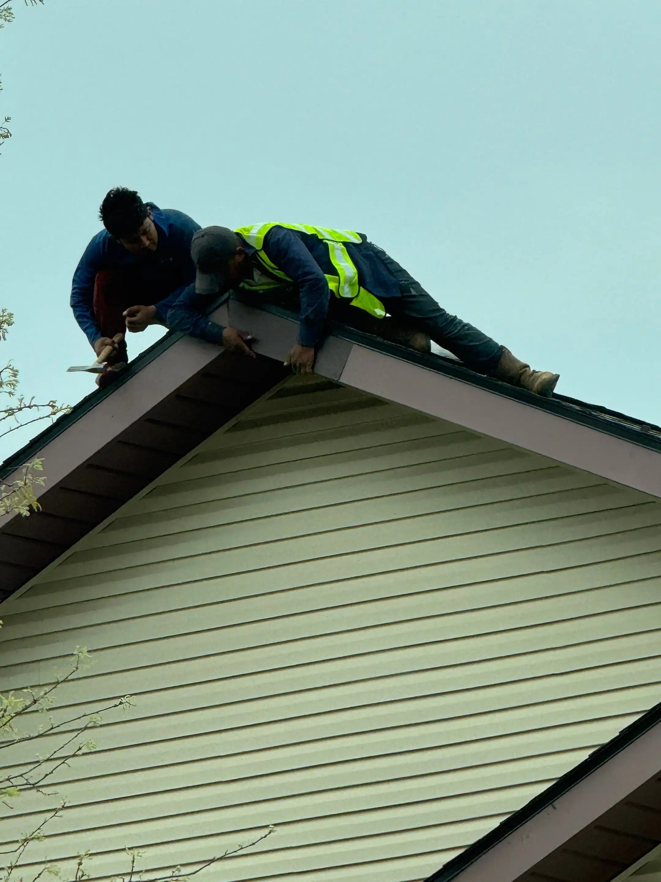 Warning Signs a Commercial Roof Needs Replacement in Speedway
